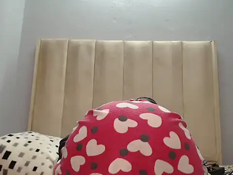 Snapshot of QueenZara_202 chatting on 4, 7, 2026 QueenZara 202 online show from 4, 7, 2026