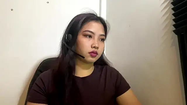 LupitaMenk online show from 4, 6, 2026