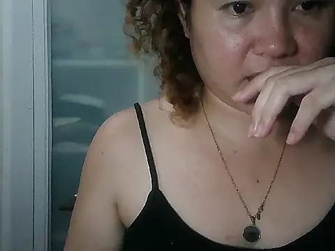 Snapshot of bitchychubby chatting on 25, 6, 2026 bitchychubby online show from 25, 6, 2026