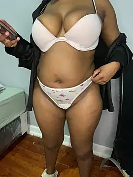 Snapshot of Thickmisspearl23 chatting on 6, 7, 2026 Thickmisspearl23 online show from 6, 7, 2026
