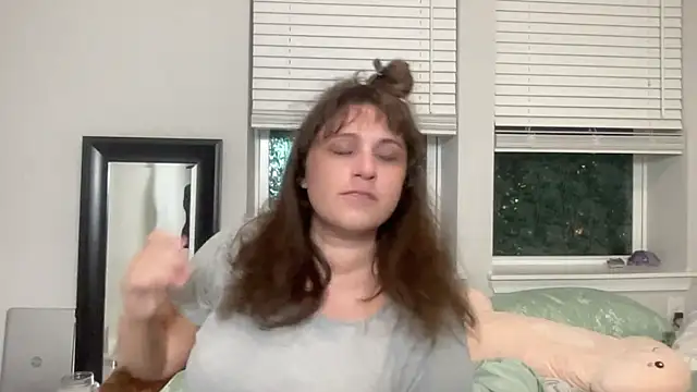 Snapshot of maddiliz chatting on 9, 9, 2025 maddiliz online show from 9, 9, 2025