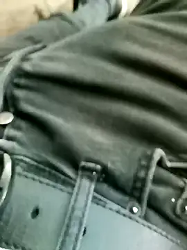 Singlemaleforcouples online show from 31, 12, 2024