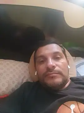 Snapshot of RIchar05 chatting on 4, 6, 2026 RIchar05 online show from 4, 6, 2026