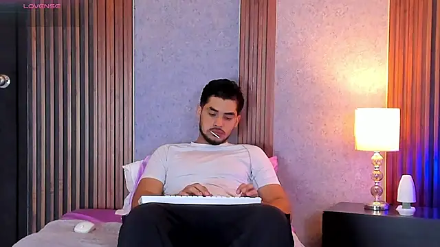 Snapshot of luciano_vitale chatting on 10, 7, 2026 luciano vitale online show from 10, 7, 2026