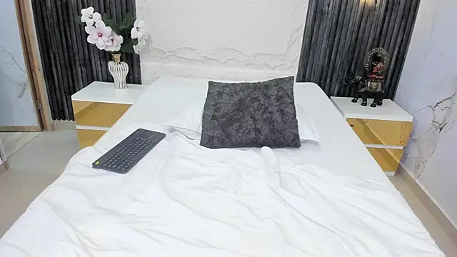 Snapshot of Chloe_dreams4u chatting on 6, 7, 2026 Chloe dreams4u online show from 6, 7, 2026