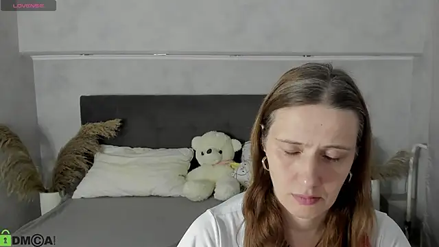 Snapshot of Kathrine-Meyer chatting on 7, 7, 2026 Kathrine-Meyer online show from 7, 7, 2026