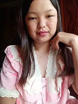 Snapshot of Linna-bae chatting on 4, 7, 2026 Linna-bae online show from 4, 7, 2026