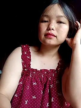Snapshot of Linna-bae chatting on 9, 7, 2026 Linna-bae online show from 9, 7, 2026