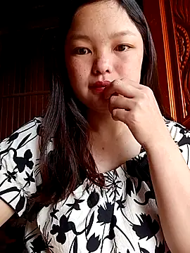 Snapshot of Linna-bae chatting on 10, 7, 2026 Linna-bae online show from 10, 7, 2026