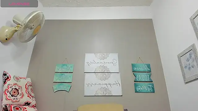 Snapshot of mikaela_s3x chatting on 28, 7, 2026 mikaela s3x online show from 28, 7, 2026