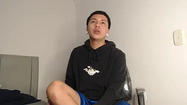 Snapshot of Owenn__blueee chatting on 22, 7, 2026 Owenn blueee online show from 22, 7, 2026