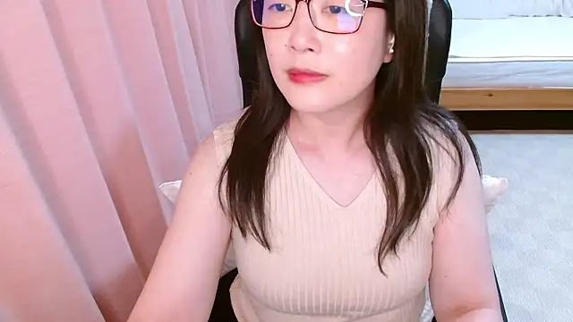 Snapshot of LENA-xo chatting on 14, 6, 2026 LENA-xo online show from 14, 6, 2026