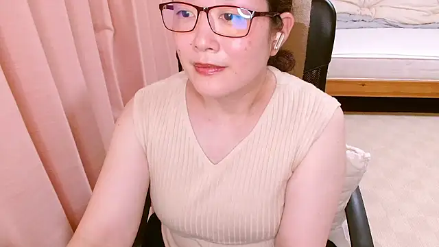 Snapshot of LENA-xo chatting on 9, 7, 2026 LENA-xo online show from 9, 7, 2026