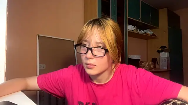 Snapshot of Mowhlntime chatting on 13, 6, 2026 Mowhlntime online show from 13, 6, 2026