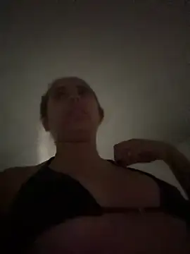 Snapshot of Issie_01 chatting on 30, 6, 2026 Issie 01 online show from 30, 6, 2026