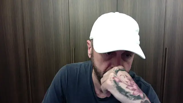 Topinkiss online show from 8, 6, 2026