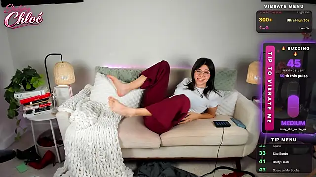 Snapshot of itschloelaurent chatting on 26, 7, 2026 itschloelaurent online show from 26, 7, 2026