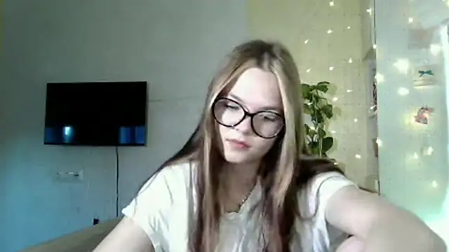 Snapshot of AvrilGillig chatting on 18, 6, 2026 AvrilGillig online show from 18, 6, 2026