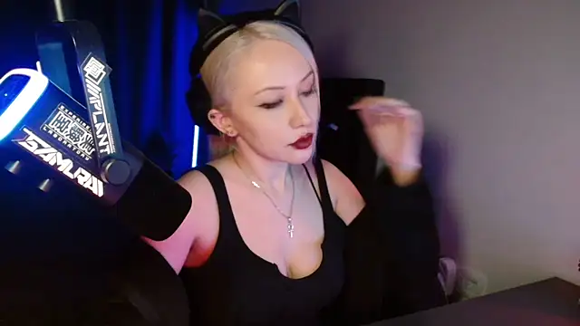 Snapshot of roxxyrowe chatting on 13, 6, 2026 roxxyrowe online show from 13, 6, 2026
