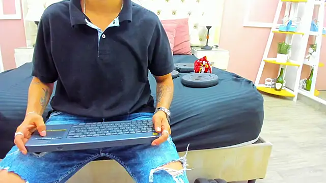 Pixelriott online show from 14, 7, 2026