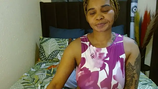 NaughtyLuux12 online show from 23, 7, 2026