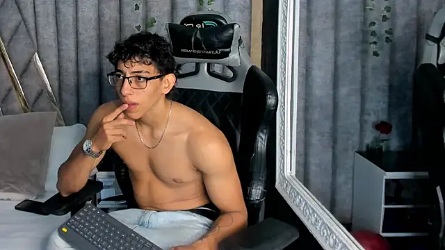 JuliaanRoss online show from 5, 7, 2026