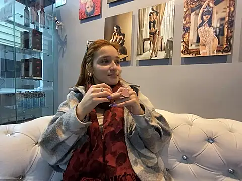 Snapshot of leah_shainee chatting on 5, 8, 2026 leah shainee online show from 5, 8, 2026