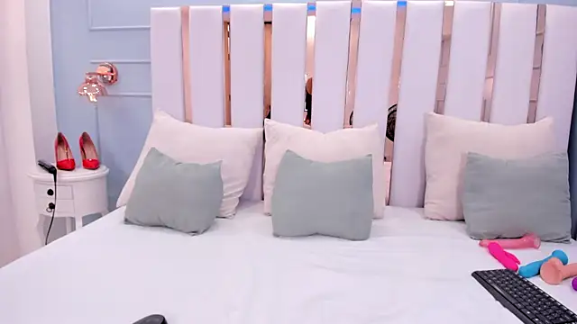 alana gloow online show from 24, 7, 2026