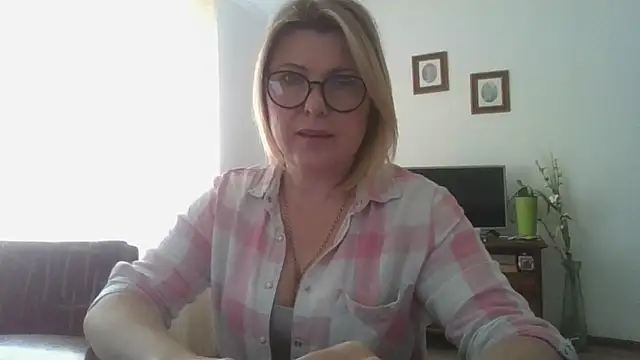 Snapshot of ElenaLove888 chatting on 13, 6, 2026 ElenaLove888 online show from 13, 6, 2026