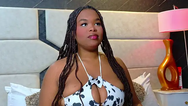 Snapshot of EbonyHenner chatting on 22, 6, 2026 EbonyHenner online show from 22, 6, 2026