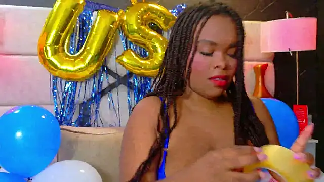 Snapshot of EbonyHenner chatting on 4, 7, 2026 EbonyHenner online show from 4, 7, 2026