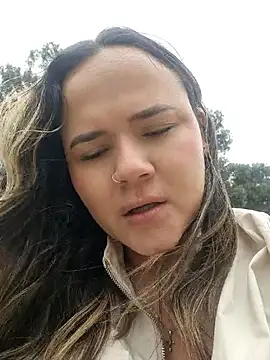 Snapshot of Mandy-moore28 chatting on 4, 7, 2026 Mandy-moore28 online show from 4, 7, 2026