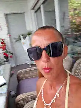 Snapshot of housewifebella chatting on 13, 7, 2026 housewifebella online show from 13, 7, 2026