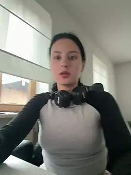 MisssMiaaa17 online show from 3, 7, 2026