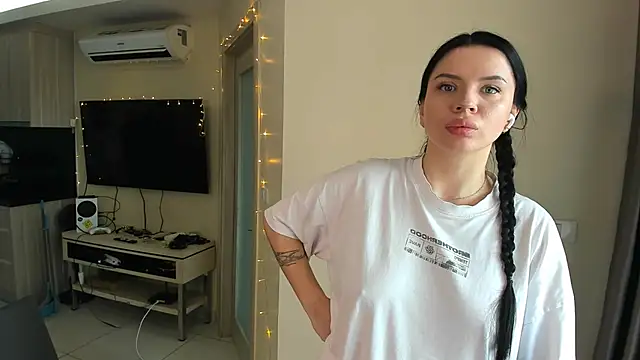 Snapshot of Evelyne_xxo chatting on 5, 7, 2026 Evelyne xxo online show from 5, 7, 2026