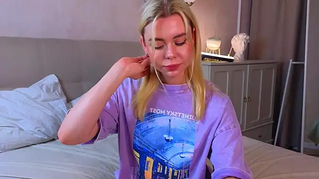 AveriReynolds online show from 15, 6, 2026