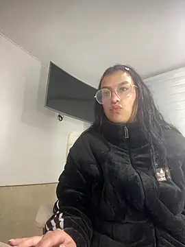 Snapshot of GabyLopez_Pink chatting on 4, 8, 2026 GabyLopez Pink online show from 4, 8, 2026