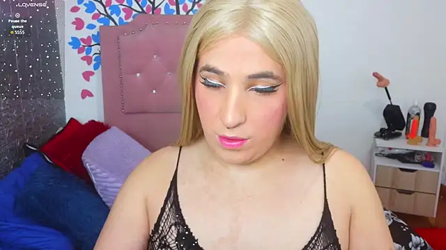 roxxy pink  online show from 8, 7, 2026