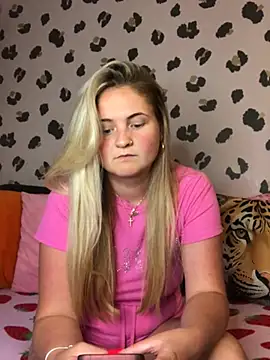 Juicy BabeXo online show from 28, 6, 2026