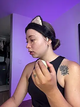 Snapshot of mia_bornner chatting on 8, 7, 2026 mia bornner online show from 8, 7, 2026