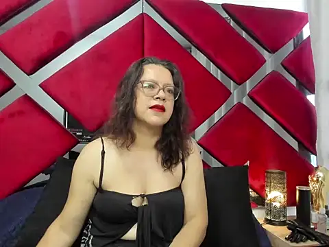 ELLE HADID online show from 2, 7, 2026