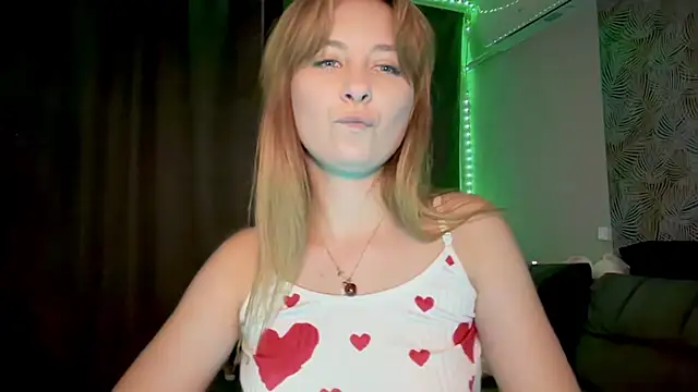 Snapshot of Luna_Kissss chatting on 16, 7, 2026 Luna Kissss online show from 16, 7, 2026