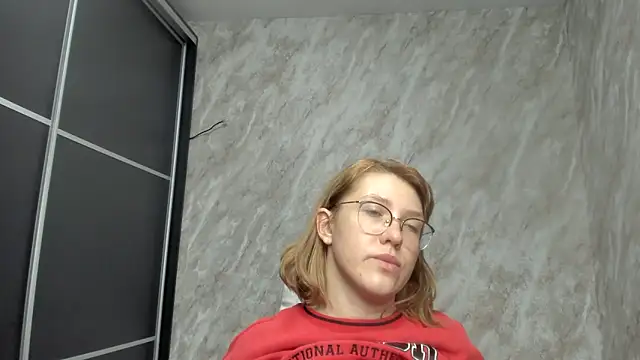 Snapshot of Reginasmilee chatting on 25, 2, 2025 Reginasmilee online show from 25, 2, 2025