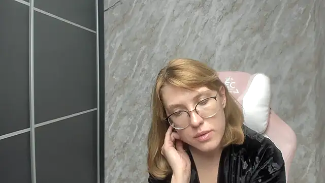 Snapshot of Reginasmilee chatting on 27, 2, 2025 Reginasmilee online show from 27, 2, 2025