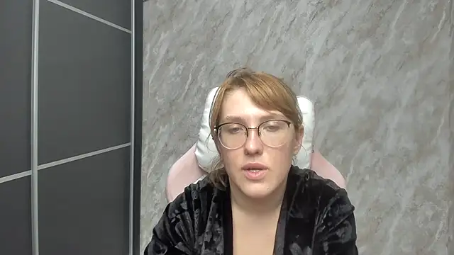 Snapshot of Reginasmilee chatting on 28, 2, 2025 Reginasmilee online show from 28, 2, 2025