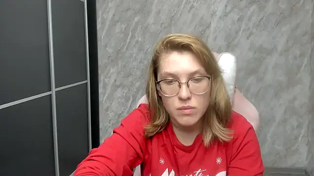 Snapshot of Reginasmilee chatting on 2, 3, 2025 Reginasmilee online show from 2, 3, 2025