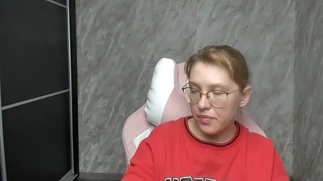 Snapshot of Reginasmilee chatting on 5, 3, 2025 Reginasmilee online show from 5, 3, 2025