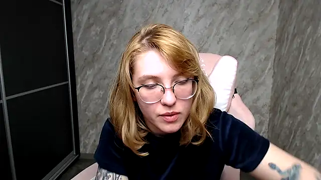 Snapshot of Reginasmilee chatting on 6, 3, 2025 Reginasmilee online show from 6, 3, 2025