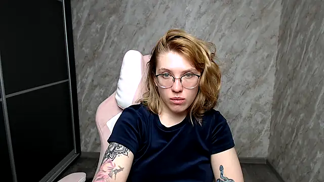 Snapshot of Reginasmilee chatting on 7, 3, 2025 Reginasmilee online show from 7, 3, 2025