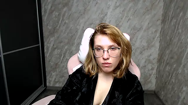 Snapshot of Reginasmilee chatting on 7, 3, 2025 Reginasmilee online show from 7, 3, 2025